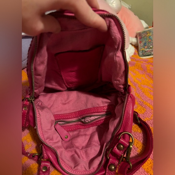 genuine italian leather round crossbody - Picture 4 of 6